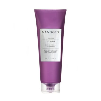 "Nanogen' apimties suteikiantis šampūnas moterims yra papildytas moderniais plaukų augimo faktoriais ir apimties suteikiančiais peptidais