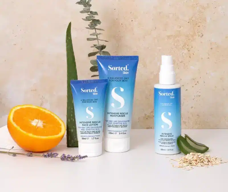 SORTED SKIN INTENSIVE RESCUE TRIO – Intensyvaus poveikio veido ir kūno kremas, purškiklis jautriai ir niežtinčiai odai